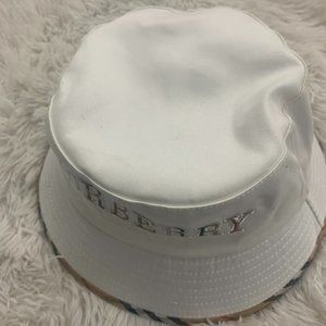 Burberry fisherman's hat